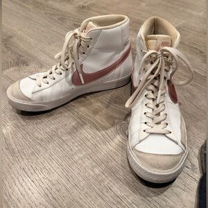 Nike Womenโs White and Pink Blazer mid Top Sneakers - Size 7Y - womenโs 8.5